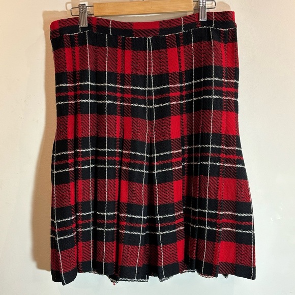 ST. JOHN Sz 10 80% Wool 20% Viscose Unlined Pleated Plaid Zip Above Knee Skirt - Picture 4 of 10